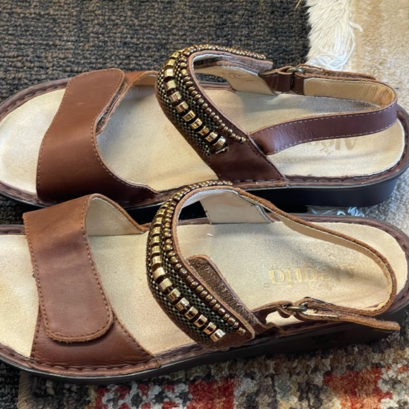 Alegria Verona Hickory Chain Leather Sandals - Picture 2 of 7